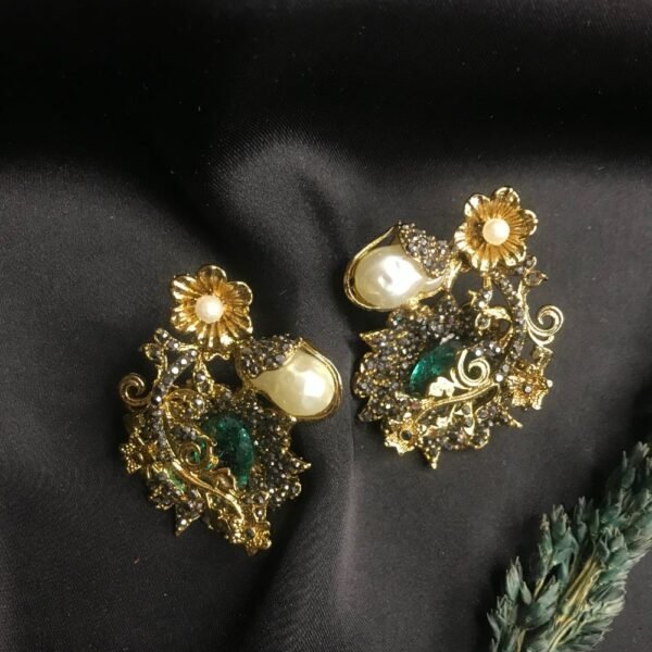 Flower Earings  Price msg.